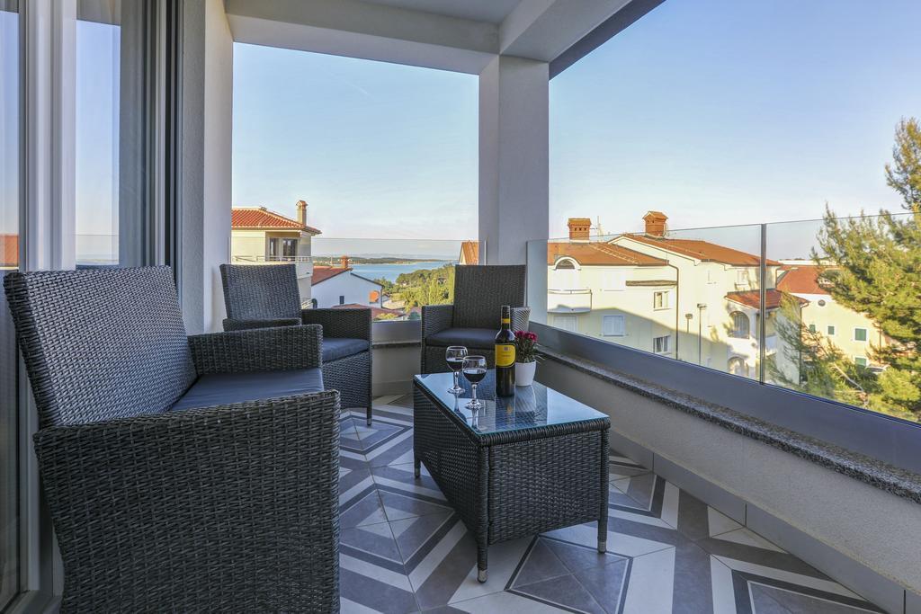 Viras Luxury Holiday Premantura Exterior photo
