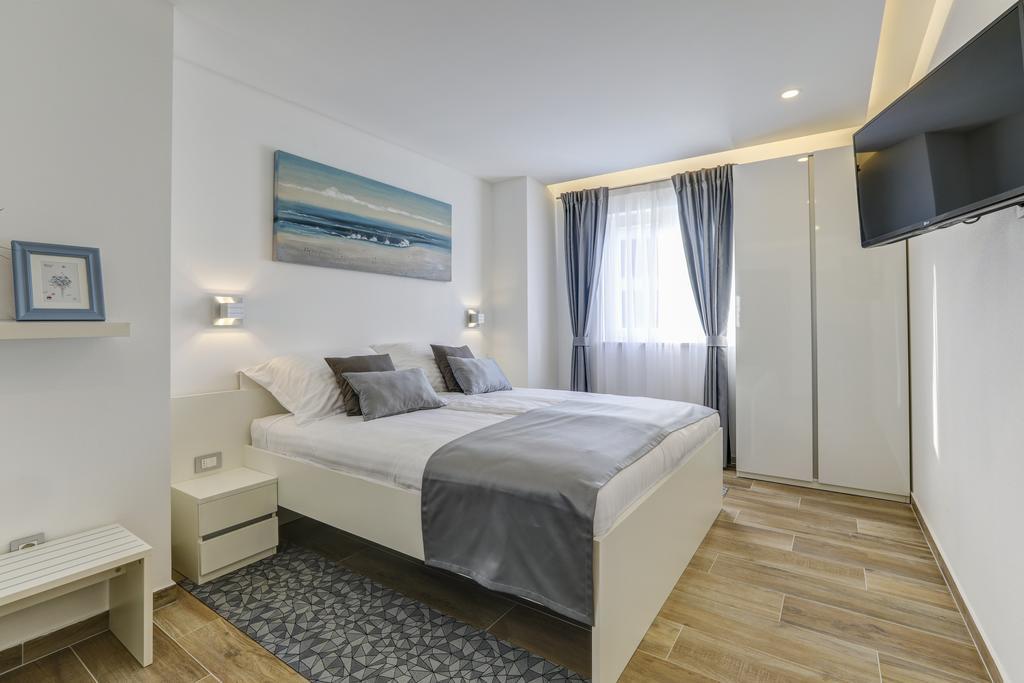 Viras Luxury Holiday Premantura Exterior photo